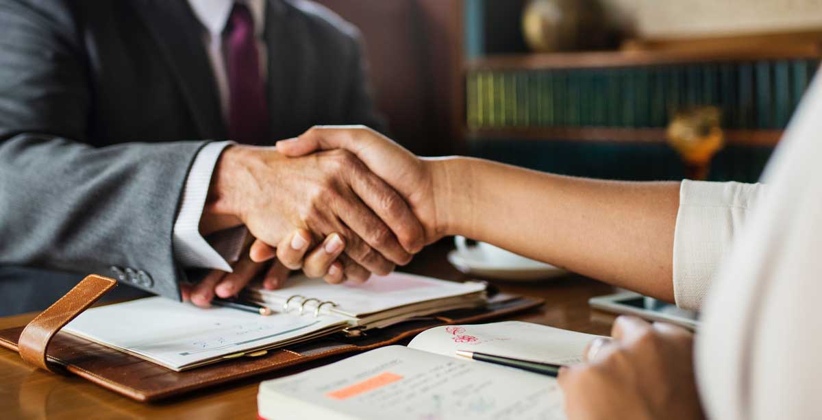 4 Reasons to Hire a Commercial Lawyer for Your Business